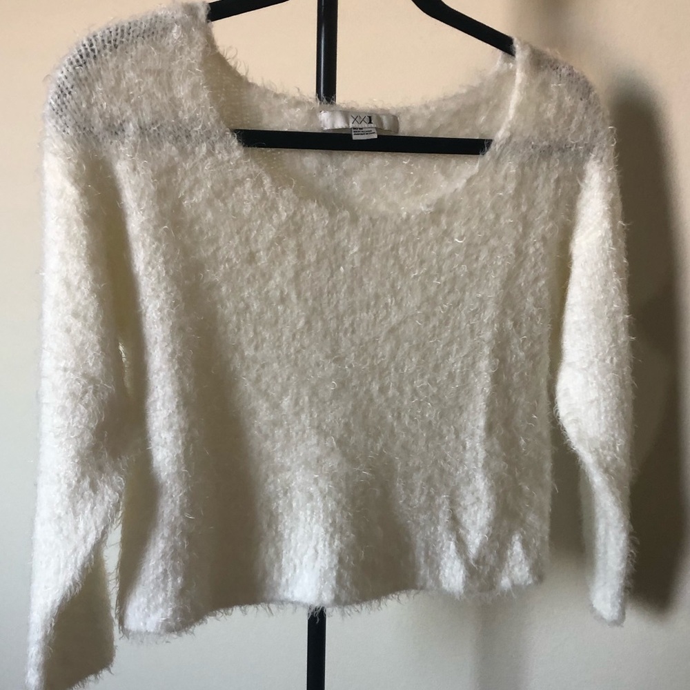 Shaggy white chic top